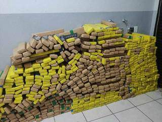 Traficante &eacute; preso com quase 1 tonelada de droga e pistolas 9mm