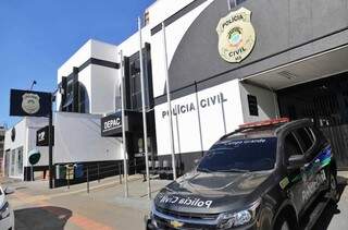 Após cerco policial, suspeito é preso em telhado de casa lotérica Após cerco policial, suspeito é preso em telhado de casa lotérica