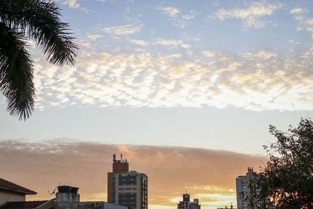 Segunda-feira será de céu nublado e temperaturas amenas em MS