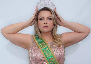 Mariane posa com coroa para foto oficial do Miss Brasil Plus Size (Foto: Reprodução/Instagram)