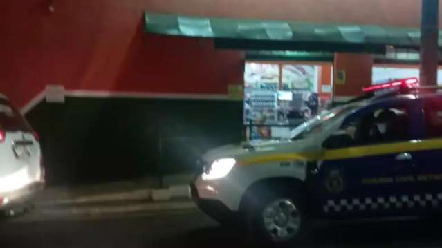Guarda flagra mais de 100 pessoas furando toque de recolher na Capital