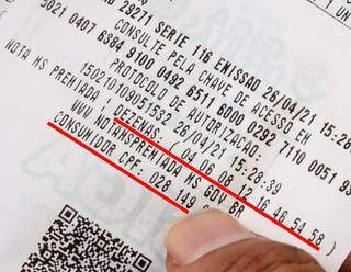Nota fiscal expedida em comércios de MS apresentam dezenas da Nota Premiada e CPF do consumidor (Foto: Kísie Ainoã)