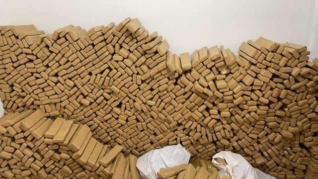 Casal do PCC usava &aacute;rea de lazer de fachada como entreposto de maconha 