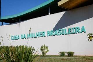 Mulher &eacute; arrastada e estrangulada at&eacute; desmaiar durante bebedeira