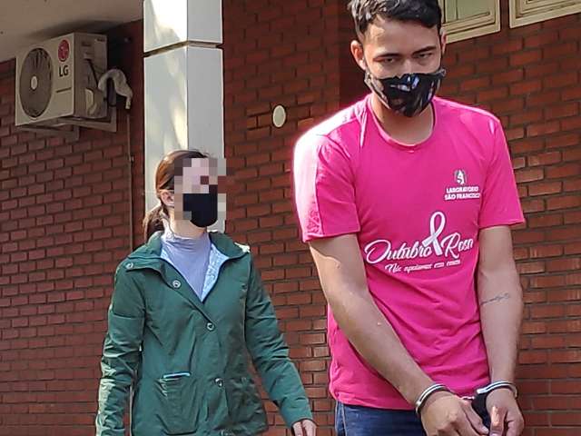 Pol&iacute;cia ainda n&atilde;o encontrou faca usada por homem para matar o namorado