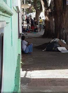 Regristro feito por coerciante mostra a aglomeração de moradors de rua na Sete de Setembro. (Foto: Direto das Ruas)
