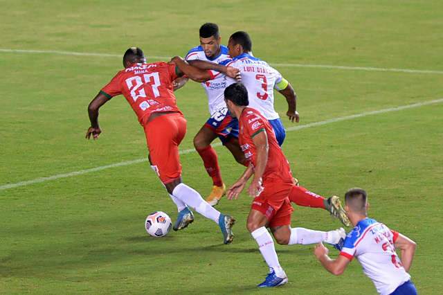 &Agrave;s v&eacute;speras da final da Copa do Nordeste, Bahia vence a 1&ordf; na Sul-Americana