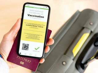 Em formato digital, o “passaporte da vacina” será um certificado sanitário do viajante (Foto: Reprodução)