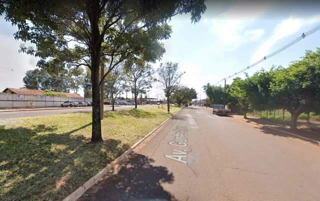 Dupla passa por acidente ap&oacute;s assalto e pol&iacute;cia recupera moto roubada