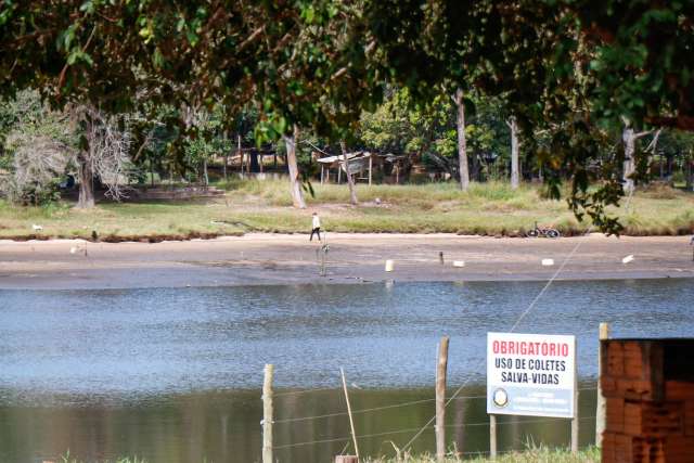 Apesar do n&iacute;vel baixo, manuten&ccedil;&atilde;o em lago n&atilde;o causou dano, avalia Semadur