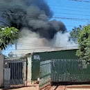 Mangueira de g&aacute;s arrebenta e inc&ecirc;ndio em casa deixa fam&iacute;lia sem destino