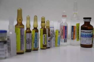 Alguns dos medicamentos utilizados para sedar pacientes no tratamento da covid-19 (Foto: Divulgação)