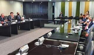 Reunião entre ministro e governadores no Ministério de Minas e Energia. (Foto: Assessoria de Comunicação)