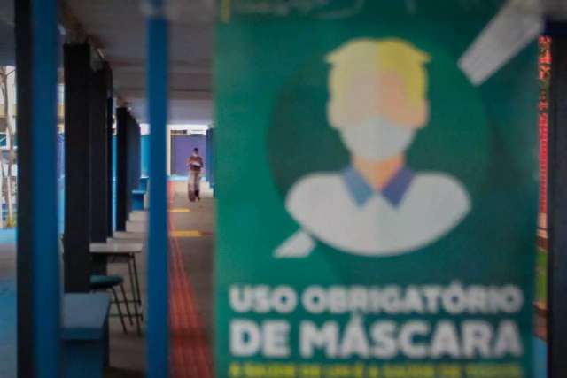 Vacina&ccedil;&atilde;o de professores traz esperan&ccedil;a, mas n&atilde;o tira incerteza sobre ano letivo