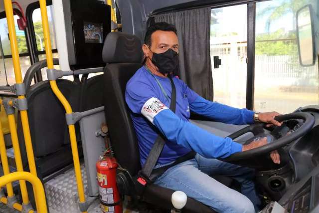 Prefeitura tamb&eacute;m vai vacinar profissionais do transporte urbano nesta sexta