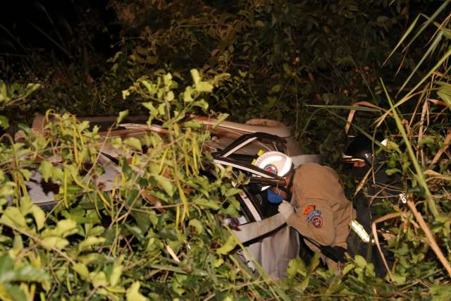 Homem morre ap&oacute;s caminhonete capotar na sa&iacute;da para Rochedo