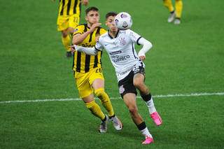 Corinthians &eacute; derrotado em casa pelo Pe&ntilde;arol e se complica na Copa Sul-Americana