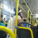 Mulher se nega a colocar m&aacute;scara e cria confus&atilde;o dentro de &ocirc;nibus