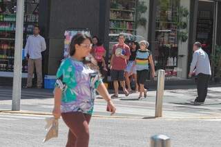 Movimentação de pessoas no comércio de Campo Grande (Foto: Arquivo)