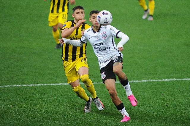 Corinthians &eacute; derrotado em casa pelo Pe&ntilde;arol e se complica na Copa Sul-Americana