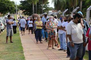 Na semana passada, diversas pessoas foram ao Guanandizão para se vacinar contra a covid-19 (Foto: Kísie Ainoã/Arquivo)
