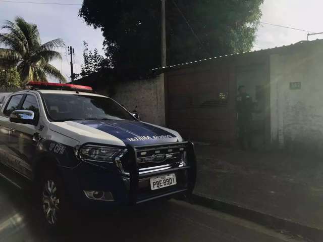 Assaltante baleado em tentativa de roubo estava foragido da Justi&ccedil;a 