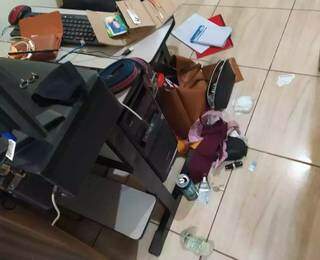 Trio invade casa e faz fam&iacute;lia ref&eacute;m at&eacute; caminh&atilde;o ultrapassar a fronteira