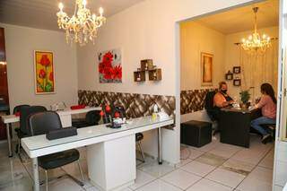 Estúdio funciona no Bairro Piratininga com duas salas e copa. (Foto: Kísie Ainoã)