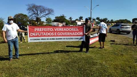 Comerciantes fazem protesto para cobrar redução de toque de recolher