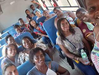 Selfie das 11 mulheres negras da comunidade de quilombolas que sonham se formarem profissionais (Foto: Arquivo Pessoal)