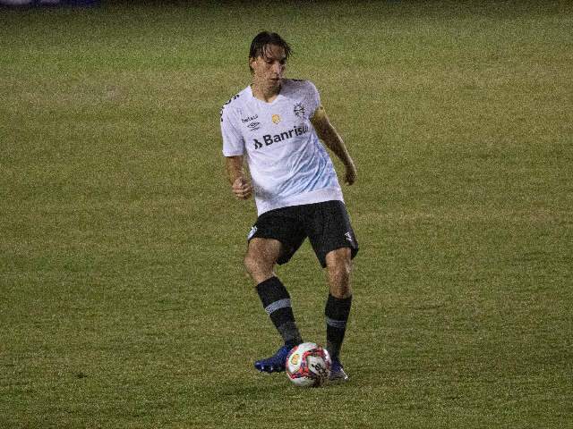 Diego Souza faz dois gols no Caxias e o Gr&ecirc;mio fica perto da final do Ga&uacute;cho