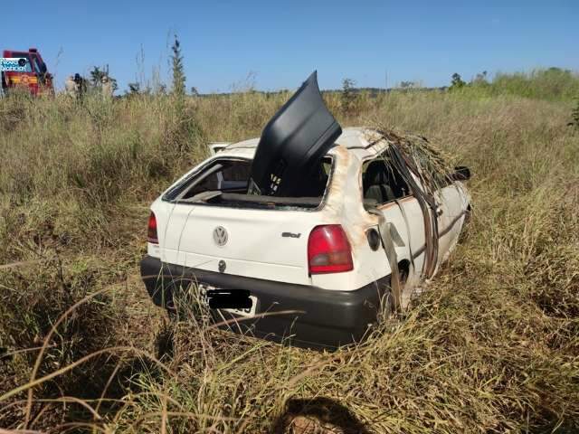 B&ecirc;bado e sem CNH, condutor capota carro que havia acabado de comprar 