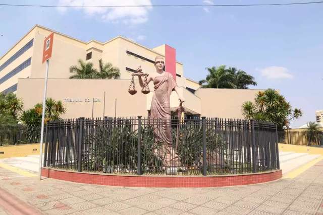 Mec&acirc;nico &ldquo;se deita&rdquo; com filha e alega que estava b&ecirc;bado para pedir absolvi&ccedil;&atilde;o  