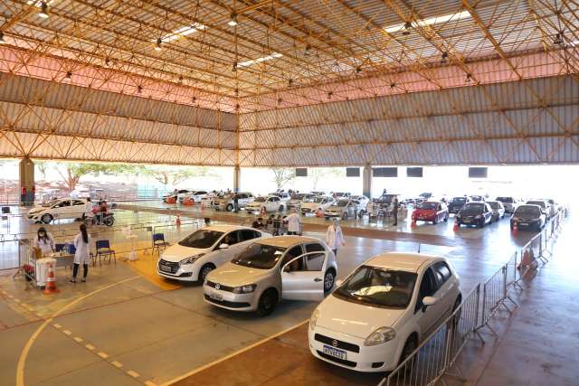 Prefeitura amplia vacina&ccedil;&atilde;o contra covid para trabalhadores do ensino superior