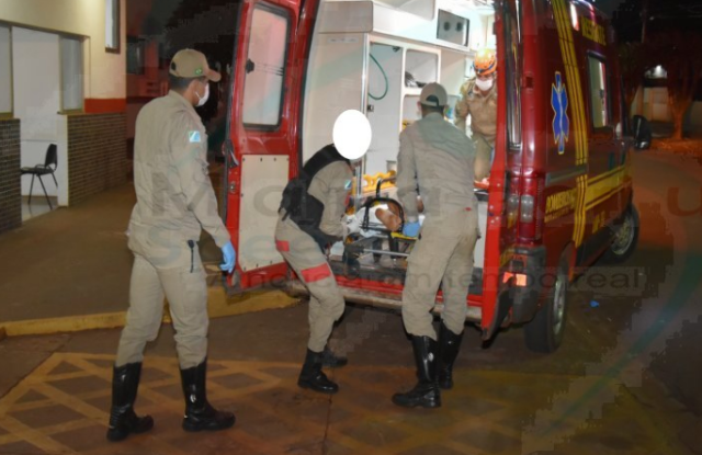 Jovem &eacute; ferido a golpe de faca, sofre parada card&iacute;aca e morre no hospital 