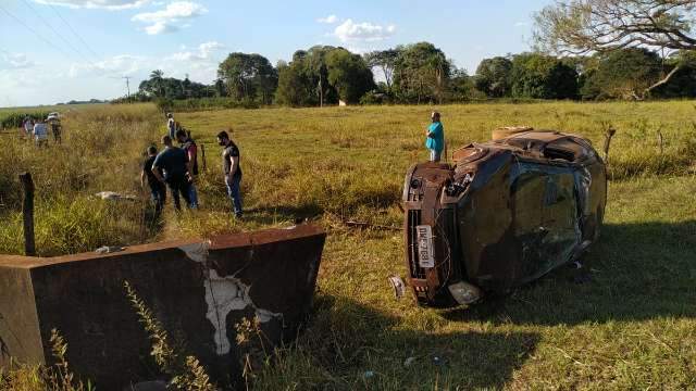 Homem de 63 anos morre depois de capotar Fiesta em estrada vicinal