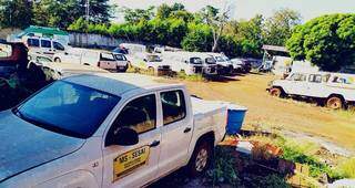 Sem manutenção, carros apodrecem no polo-base de saúde indígena (Foto: Direto das Ruas)