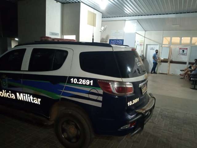 Armado com fac&otilde;es, usu&aacute;rio de drogas ataca comerciantes e policiais 