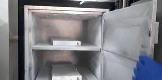 Vacinas da Pfizer estocadas em super refrigerador da Sesau. (Foto: Reprodução Sesau)