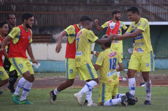 Dourados vence Oper&aacute;rio de virada e encosta na vice-lideran&ccedil;a do hexagonal