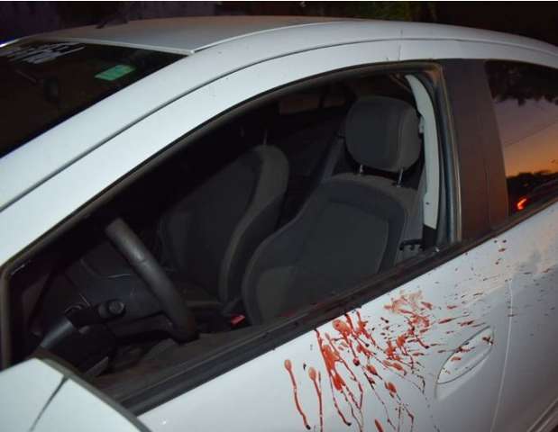 Filho e nora de vereador s&atilde;o atacados a golpes de fac&atilde;o em loja 