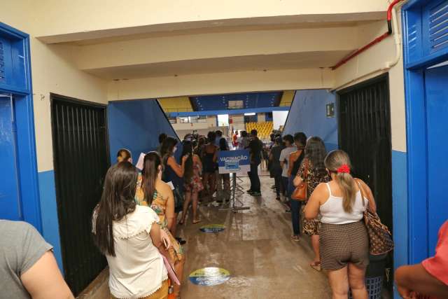 Pessoas de 40 anos que comprovem comorbidades j&aacute; podem procurar a vacina&ccedil;&atilde;o