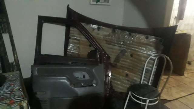 Tr&ecirc;s s&atilde;o presos com pe&ccedil;as de desmanche, carro furtado e p&eacute; de maconha