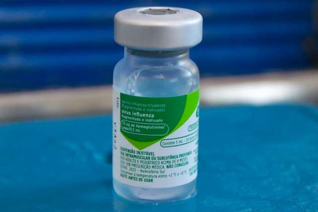 Capital abre vacina contra gripe para profissionais de sa&uacute;de acima de 18 anos