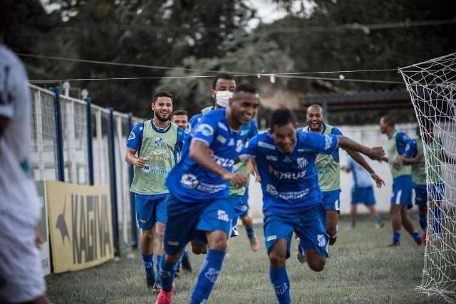 Aquidauanense goleia Comercial e deixa lanterna do hexagonal 