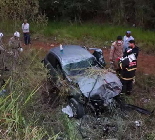Ao voltar de opera&ccedil;&atilde;o, delegado bate em caminh&atilde;o e &eacute; internado em estado grave
