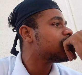 Copeiro pede demiss&atilde;o e aciona pol&iacute;cia ao ter cabelo comparado a pelos pubianos