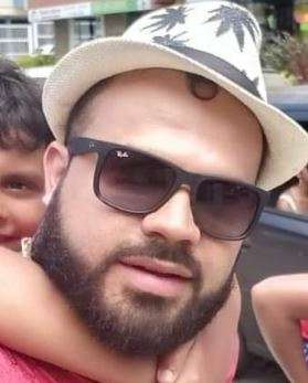 Homem morre ao ter ve&iacute;culo crivado de balas por pistoleiros  