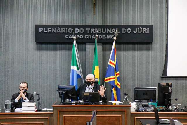 Mesmo com mandado em aberto, r&eacute;u enfrenta juiz e sai preso 