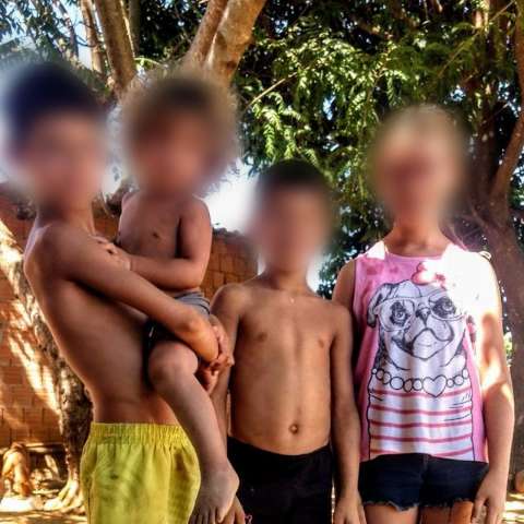 Amigos fazem vaquinha para m&atilde;e recome&ccedil;ar a vida ao lado dos 4 filhos
